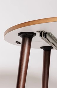 Кухонный раздвижной круглый стол Шпон Ореха д. 100 см МДФ ножки вишня в Челябинске - предосмотр 4